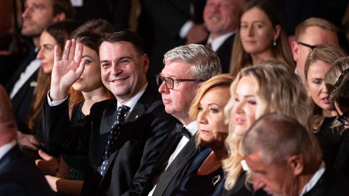 Klausův žák změní kurz diplomacie. Oporou bude Macinkovi věrný tým